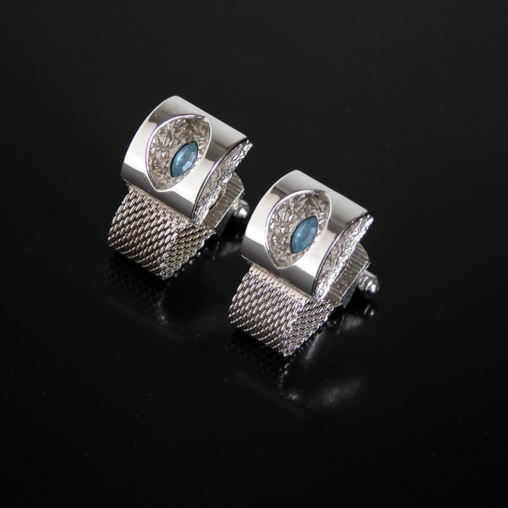 Vintage SWANK Wrap Around Lt Blue Stone Cufflinks